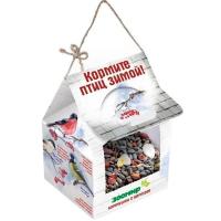 Кормушка с кормом для уличных птиц 